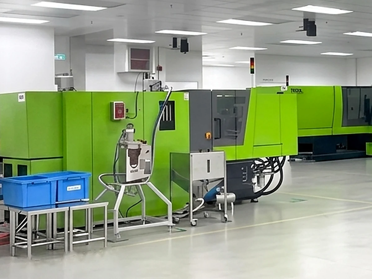 Injection moulding machines in the moulding area